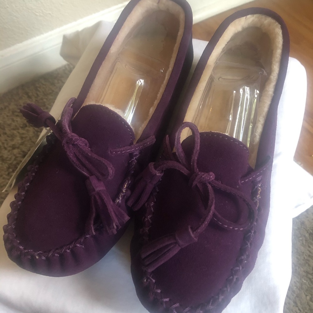 NWT Bearpaw Sheepskin Slippers